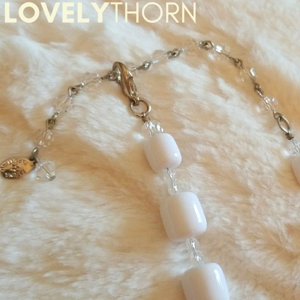 TARINA TARANTINO // ltd ed white mod lucite bead retro vibe necklace